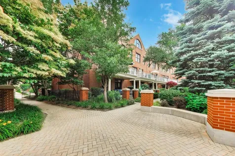 1850 Admiral Court Glenview IL 60026