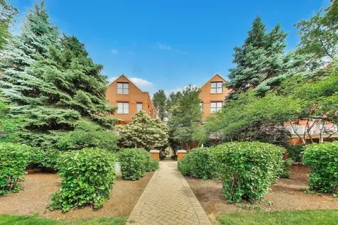 1850 Admiral Court Glenview IL 60026