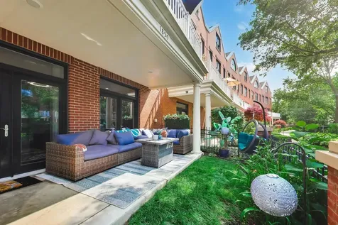 1850 Admiral Court Glenview IL 60026