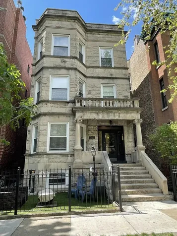 3738 North Fremont Street Chicago IL 60613