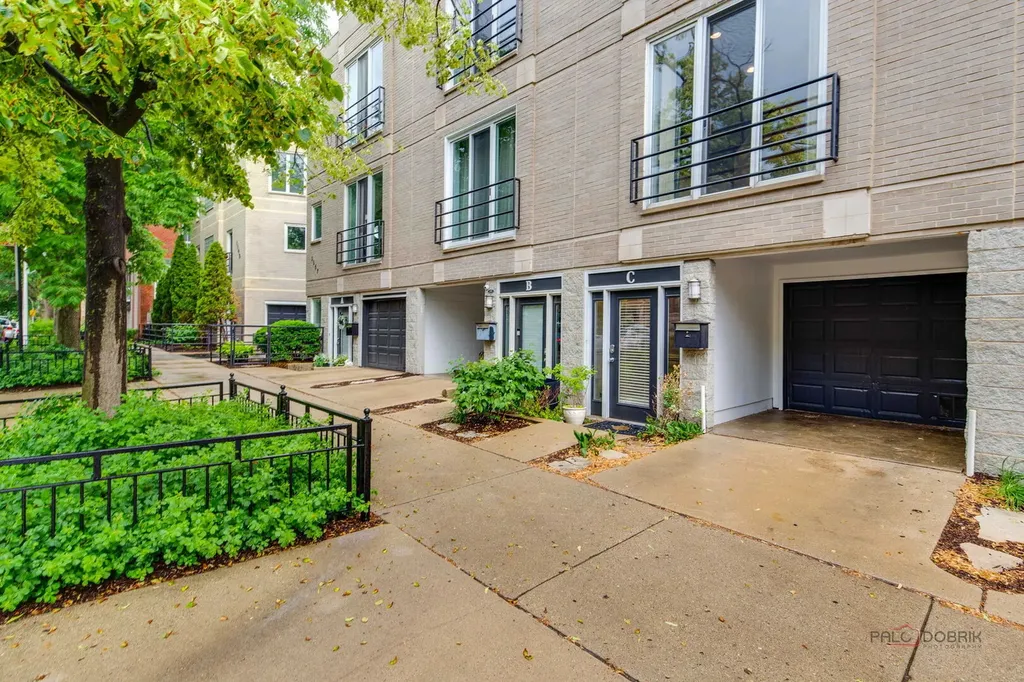 1157 West Newport Avenue Chicago IL 60657