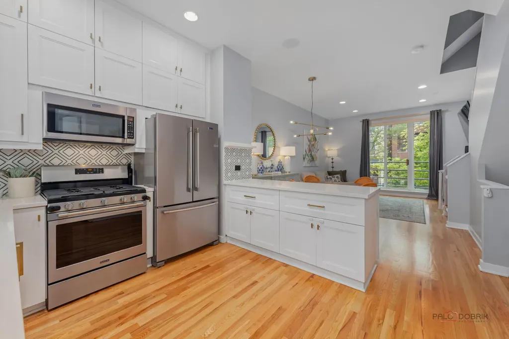 1157 West Newport Avenue Chicago IL 60657