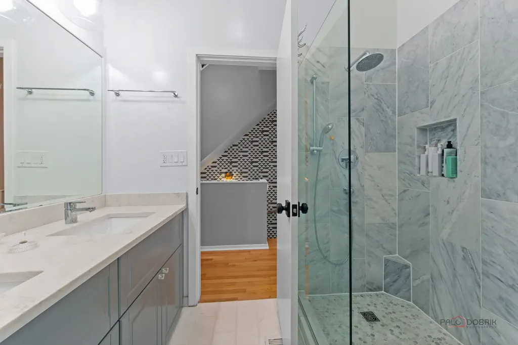 1157 West Newport Avenue Chicago IL 60657