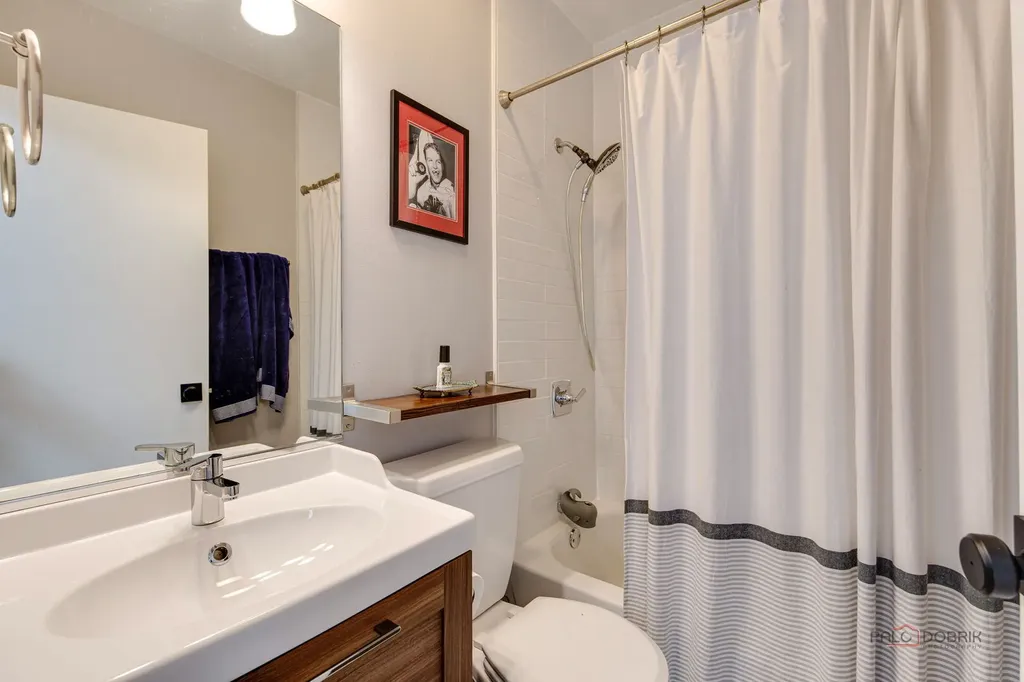 1157 West Newport Avenue Chicago IL 60657