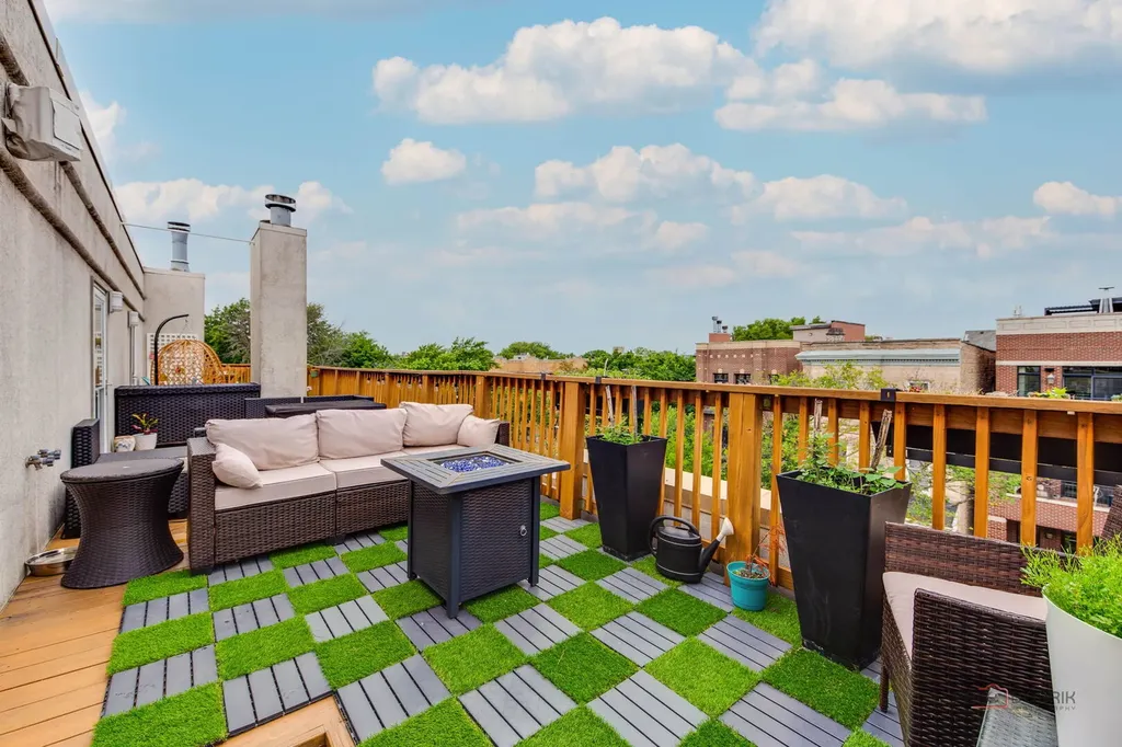 1157 West Newport Avenue Chicago IL 60657