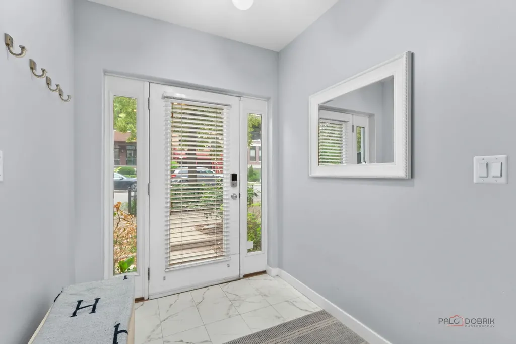 1157 West Newport Avenue Chicago IL 60657