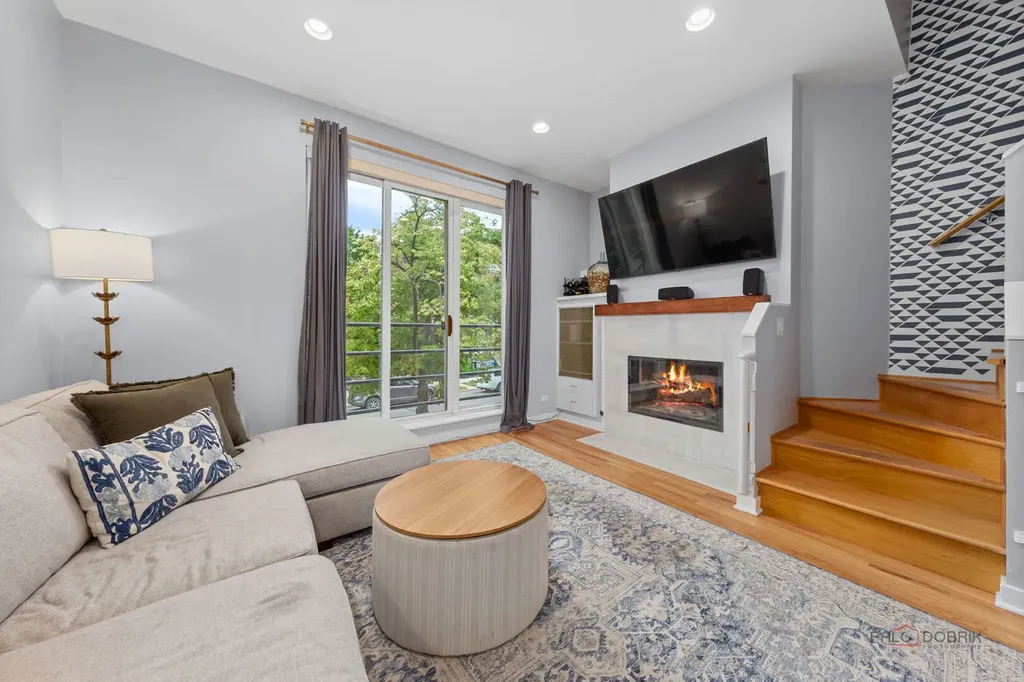 1157 West Newport Avenue Chicago IL 60657