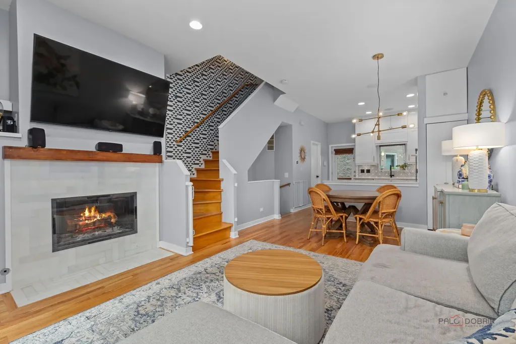 1157 West Newport Avenue Chicago IL 60657