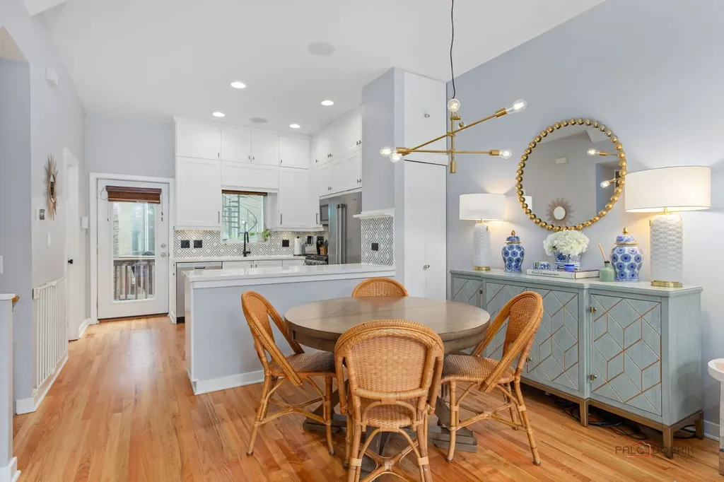 1157 West Newport Avenue Chicago IL 60657