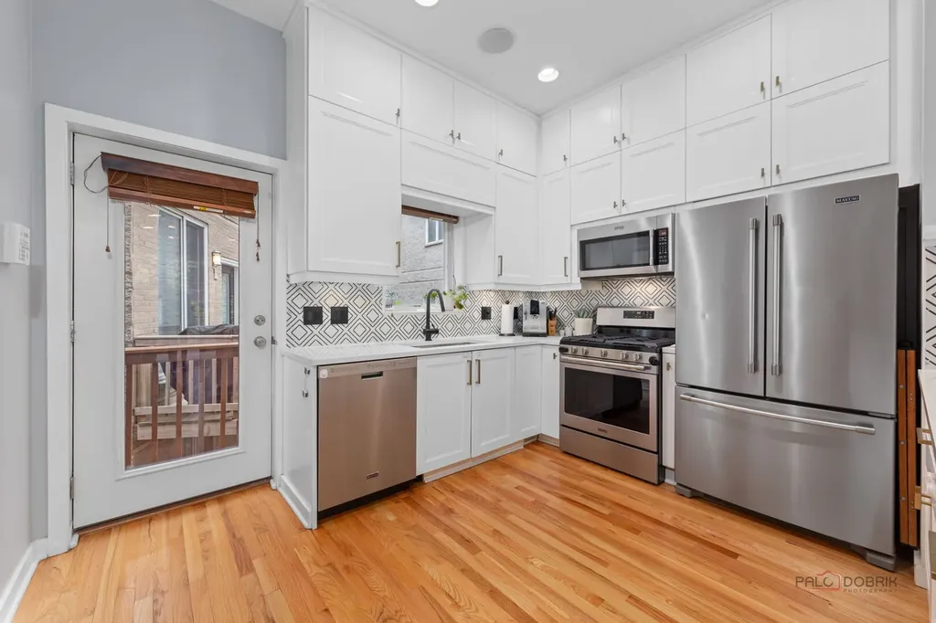 1157 West Newport Avenue Chicago IL 60657