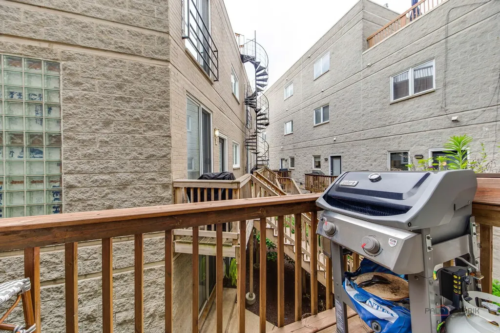 1157 West Newport Avenue Chicago IL 60657