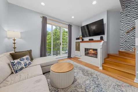 1157 West Newport Avenue Chicago IL 60657