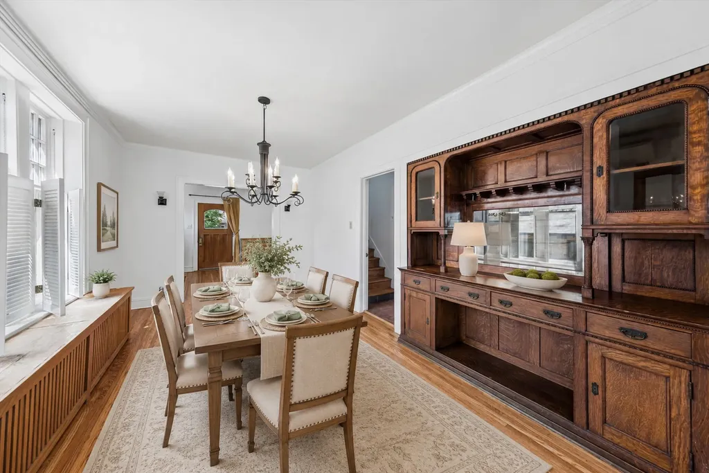 10637 South Oakley Avenue Chicago IL 60643