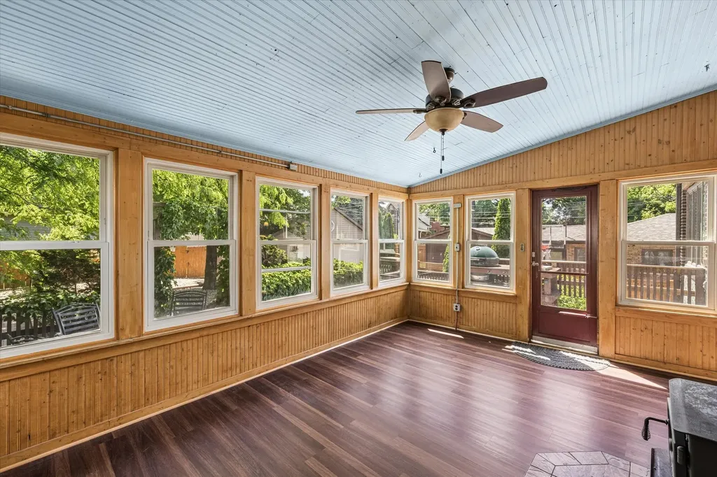 10637 South Oakley Avenue Chicago IL 60643