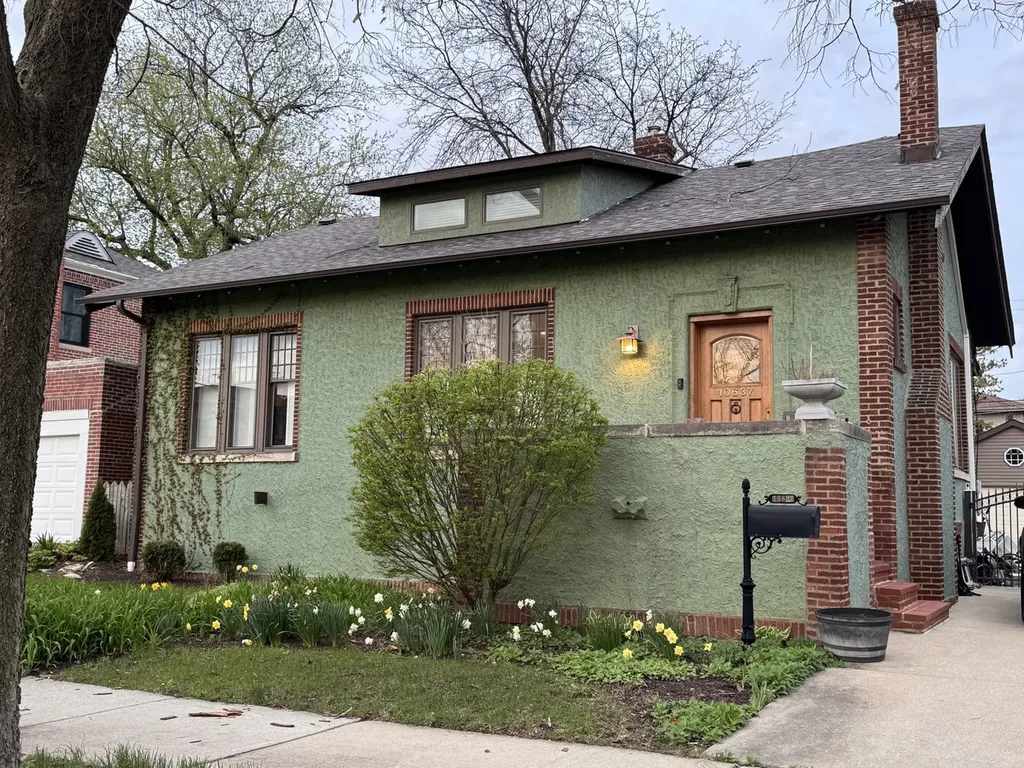 10637 South Oakley Avenue Chicago IL 60643
