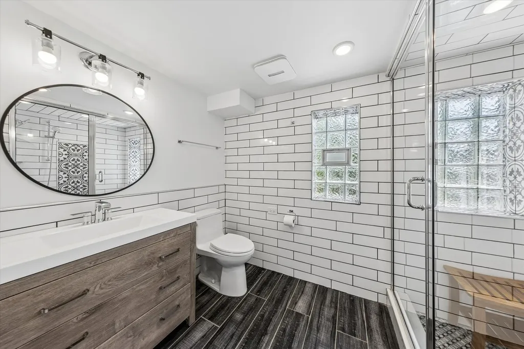 10637 South Oakley Avenue Chicago IL 60643