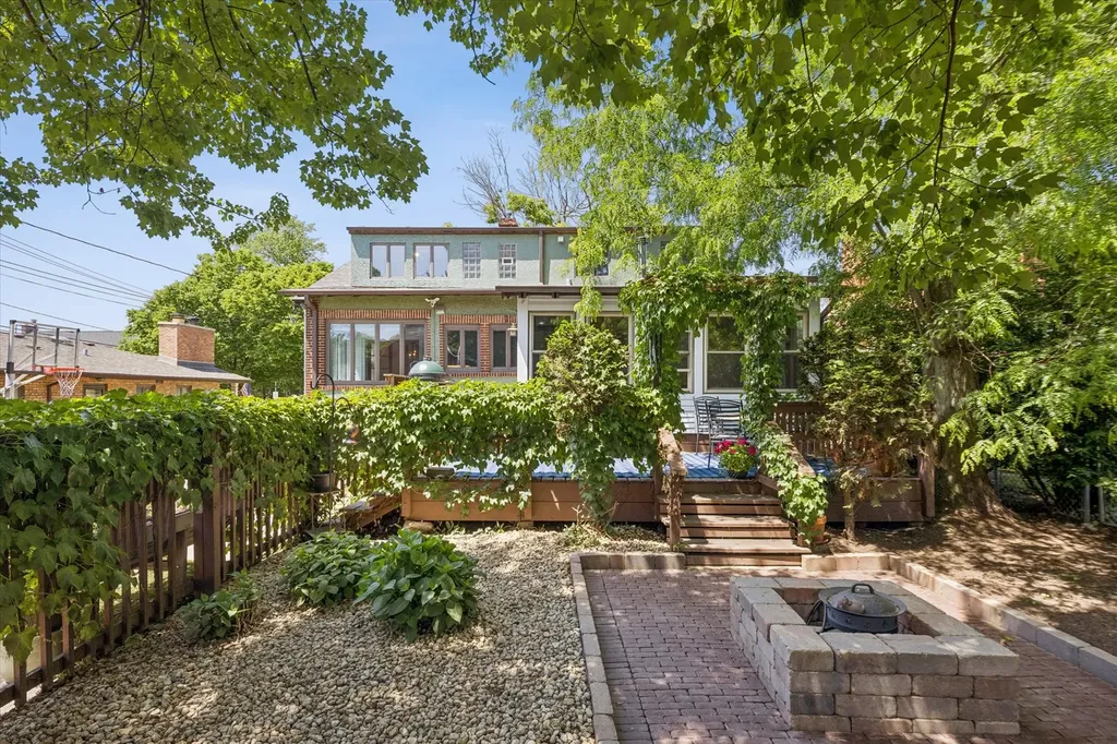 10637 South Oakley Avenue Chicago IL 60643