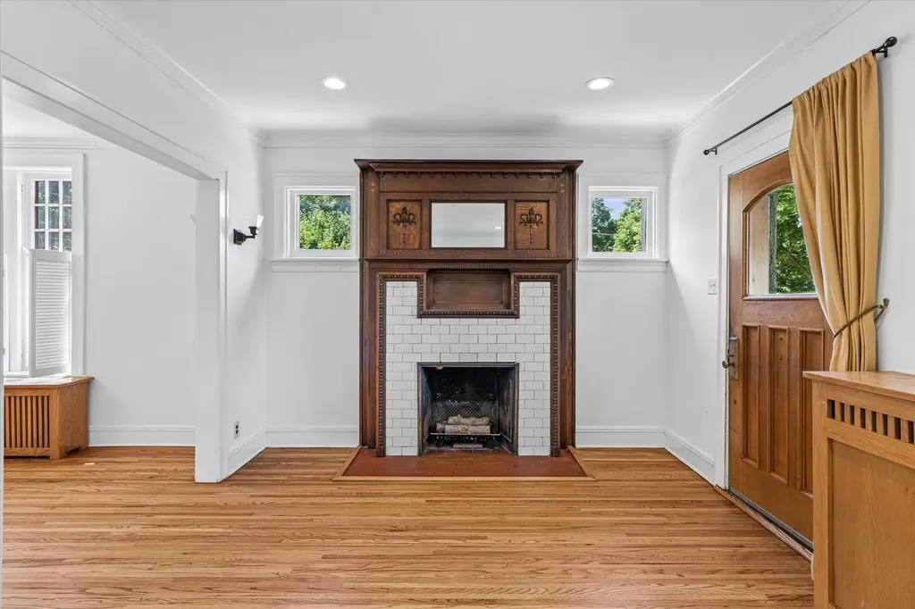 10637 South Oakley Avenue Chicago IL 60643