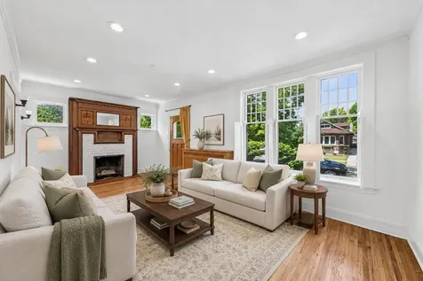 10637 South Oakley Avenue Chicago IL 60643