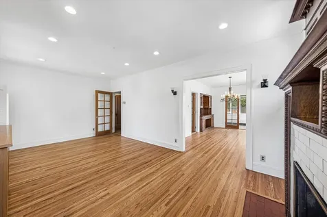 10637 South Oakley Avenue Chicago IL 60643