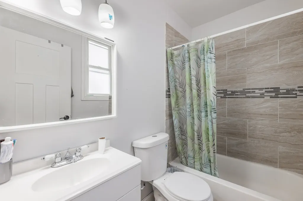 844 North Laramie Avenue Chicago IL 60651