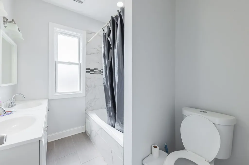 844 North Laramie Avenue Chicago IL 60651