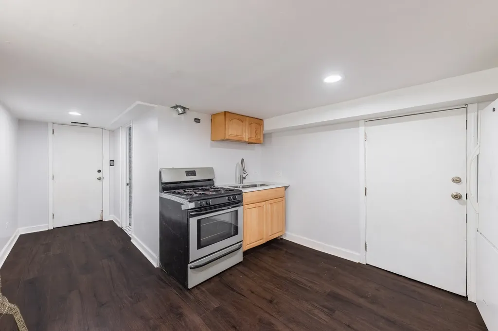 844 North Laramie Avenue Chicago IL 60651