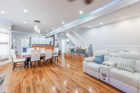 844 North Laramie Avenue Chicago IL 60651
