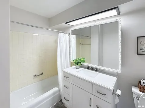 1800 7TH Street East Moline IL 61244