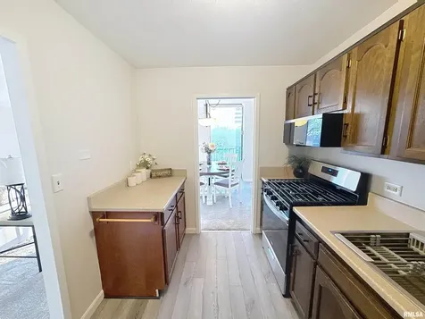 1800 7TH Street East Moline IL 61244