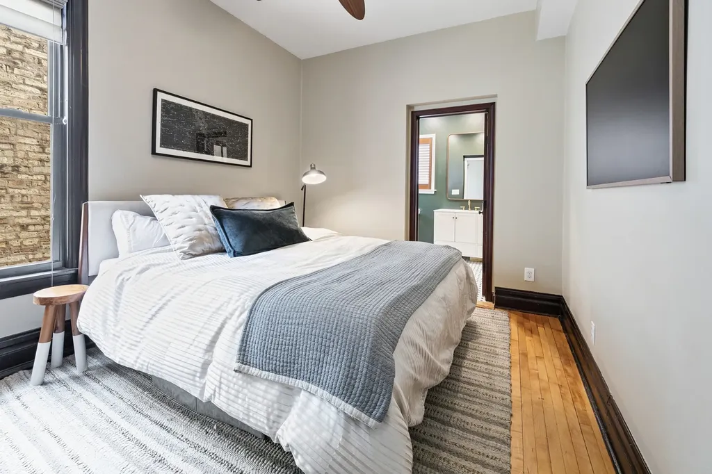 3855 North Greenview Avenue Chicago IL 60613
