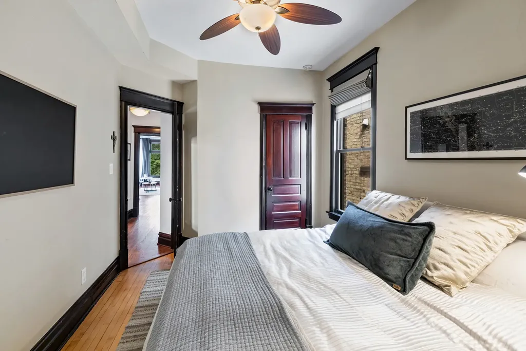 3855 North Greenview Avenue Chicago IL 60613