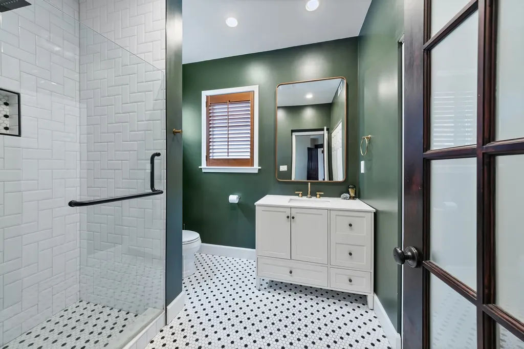 3855 North Greenview Avenue Chicago IL 60613