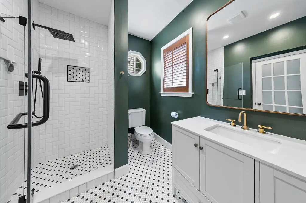 3855 North Greenview Avenue Chicago IL 60613