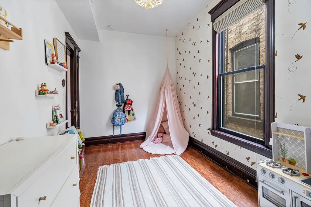 3855 North Greenview Avenue Chicago IL 60613