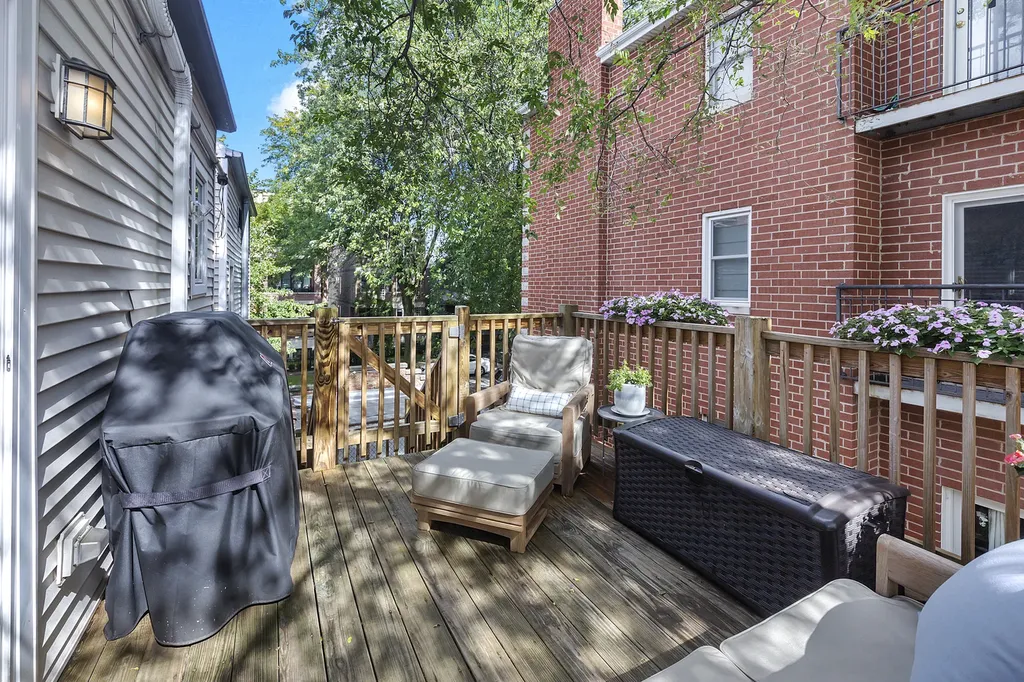 3855 North Greenview Avenue Chicago IL 60613