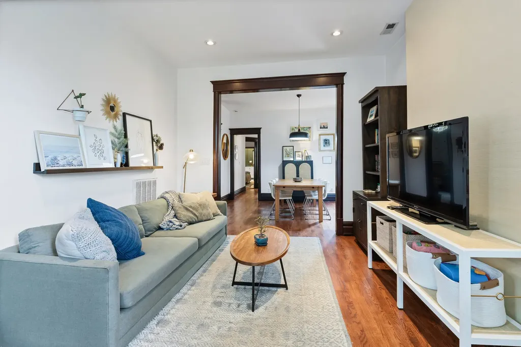 3855 North Greenview Avenue Chicago IL 60613