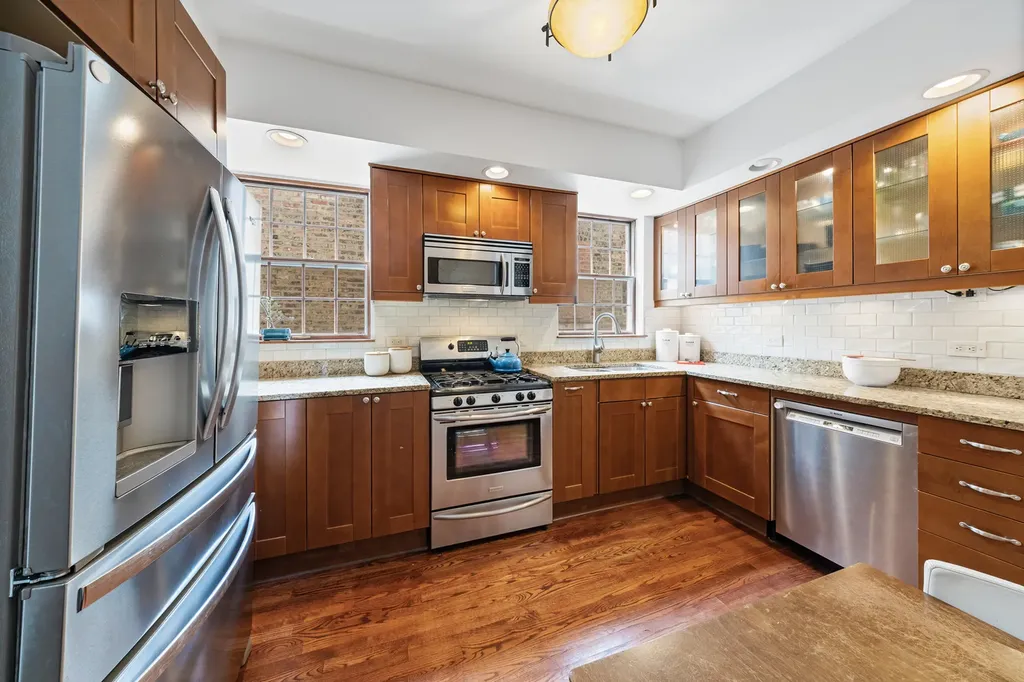 3855 North Greenview Avenue Chicago IL 60613