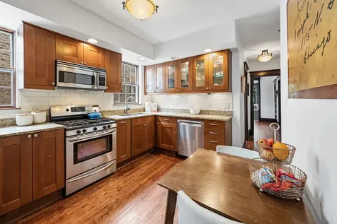 3855 North Greenview Avenue Chicago IL 60613