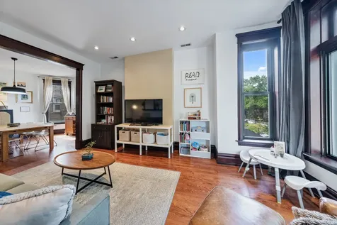 3855 North Greenview Avenue Chicago IL 60613