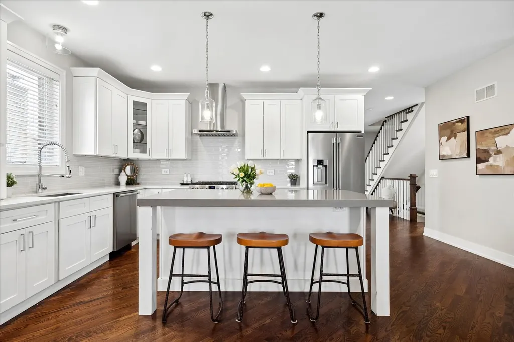 5324 South Neva Avenue Chicago IL 60638