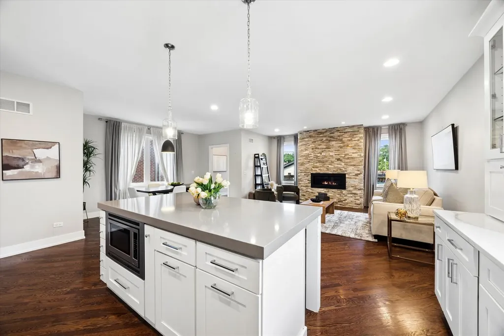 5324 South Neva Avenue Chicago IL 60638