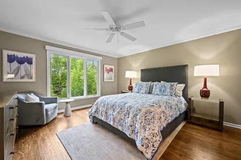 150 North Suffolk Lane Lake Forest IL 60045