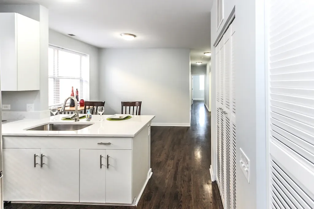 1153 West Washburne Avenue Chicago IL 60608