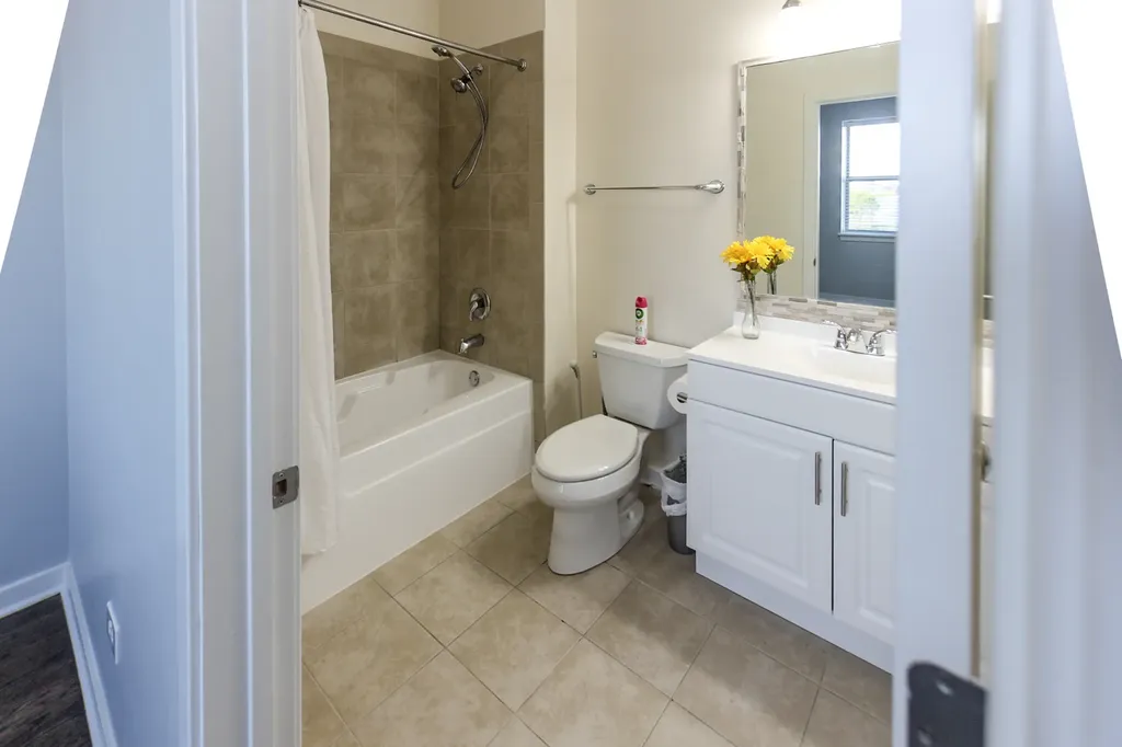1153 West Washburne Avenue Chicago IL 60608