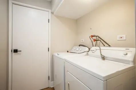 1401 Volkamer Trail Elk Grove Village IL 60007