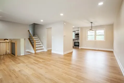 1401 Volkamer Trail Elk Grove Village IL 60007