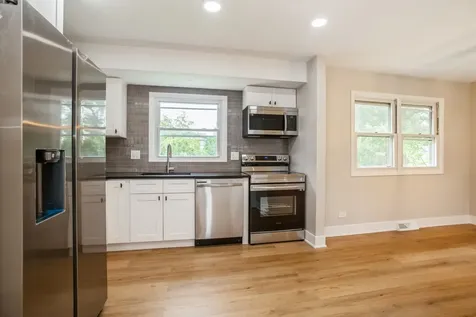 1401 Volkamer Trail Elk Grove Village IL 60007