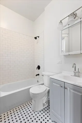 3751 North Clifton Avenue Chicago IL 60613