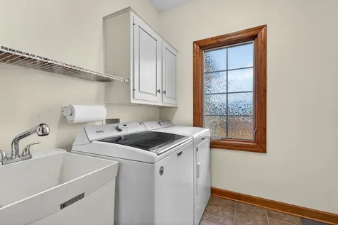 3483 Comstock Avenue Dekalb IL 60115